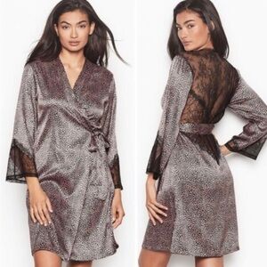 Victoria’s Secret Chantilly Lace Robe NWT